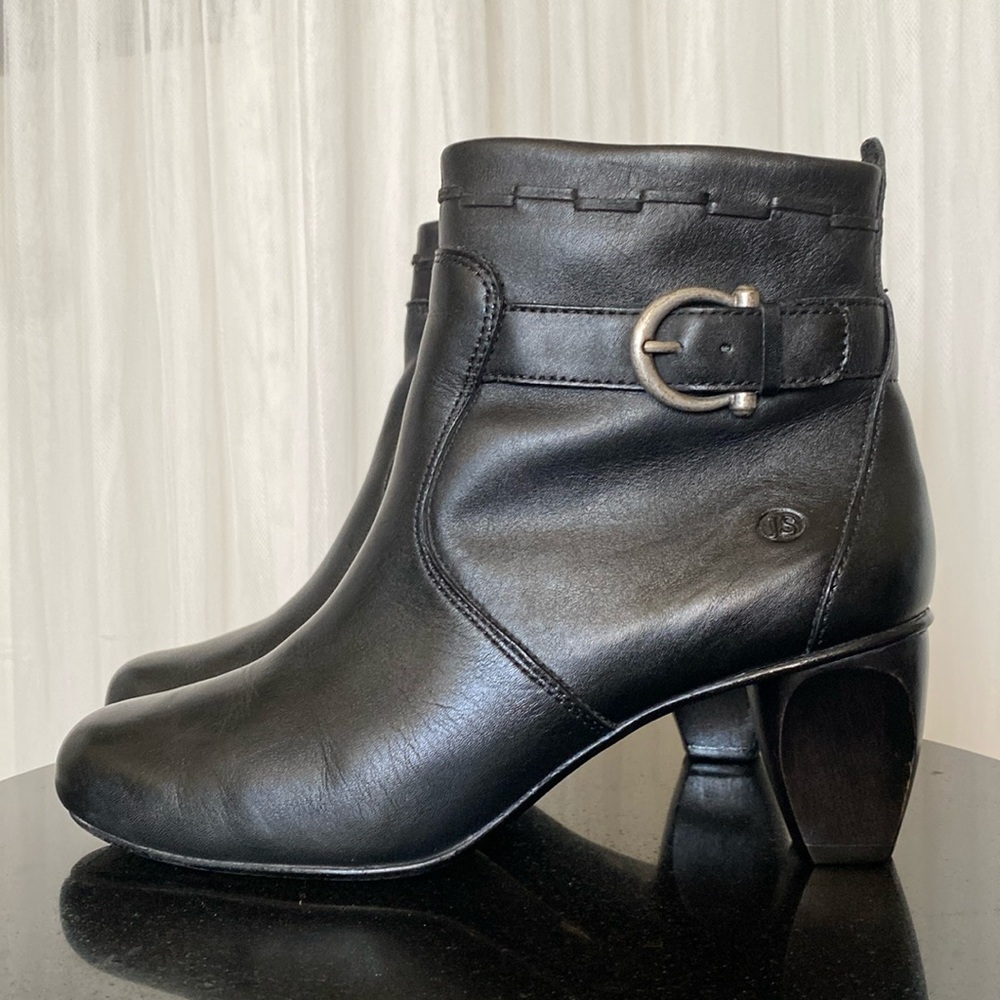 Josef Seibel The European Comfort Shoe! Black ankle boots, zipper, Size 39 USA 8